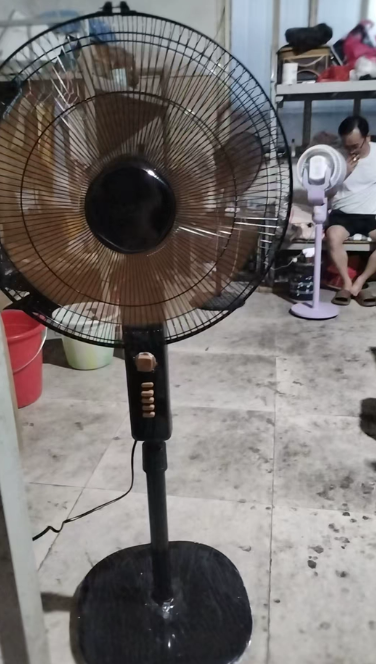 家用落地电风扇转让，静音大风力/遥控定时，夏天用得上